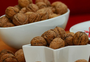 gallery/walnuts-1058509_640